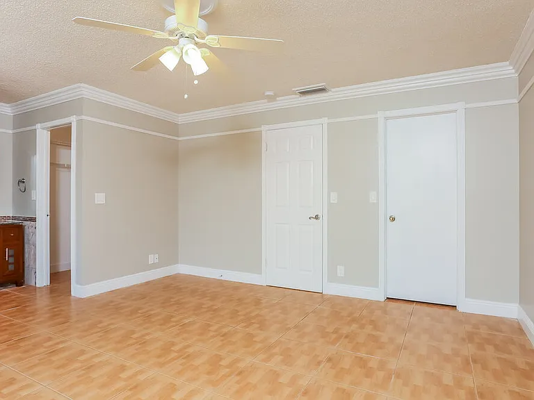 11235 NW 43rd Pl — Photo 13