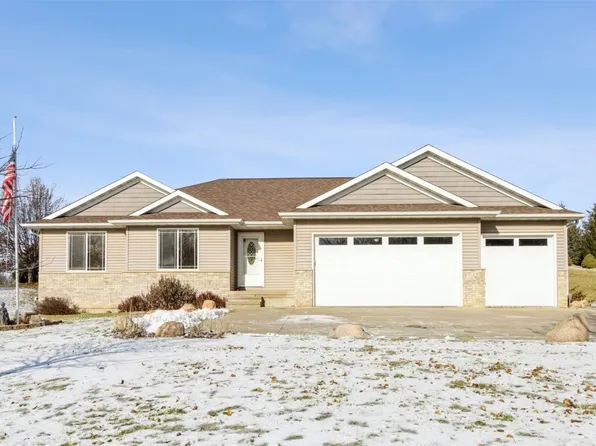 11 Valley Forge Dr, Lisbon, IA 52253