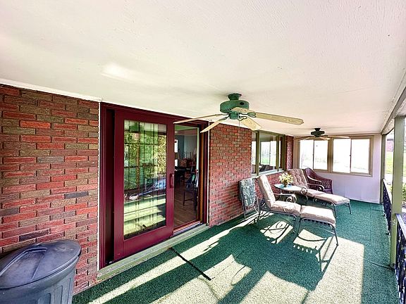 3rd image of 110 Whitehill Dr