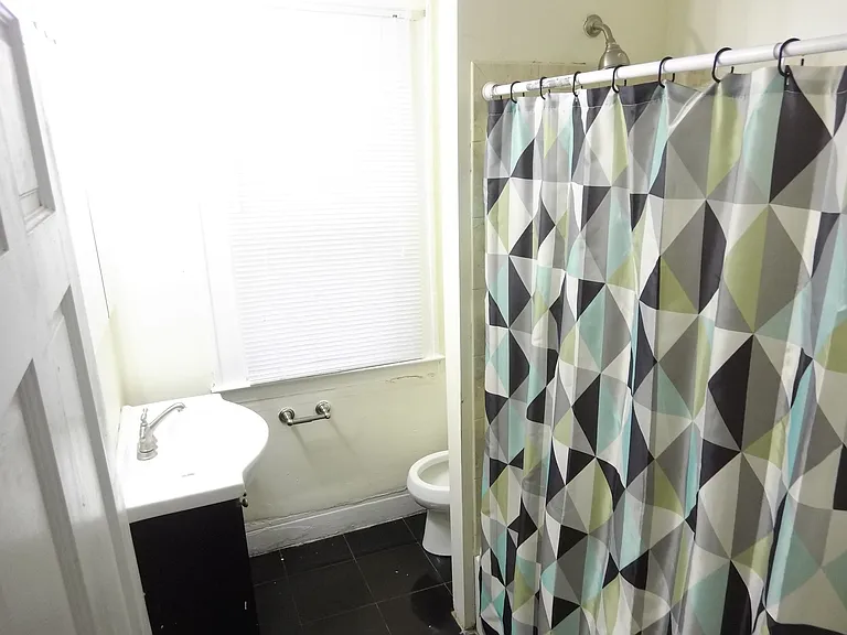 1524 E Genesee St — Photo 21