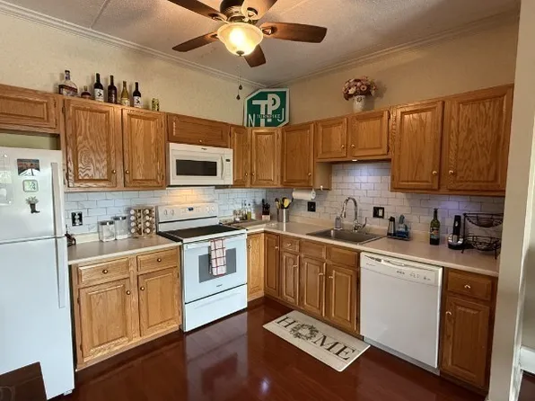 80 N Warren St APT 43, Woburn, MA 01801