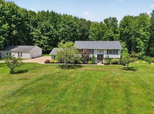 10080 Edwards Ln, Chagrin Falls, OH 44023