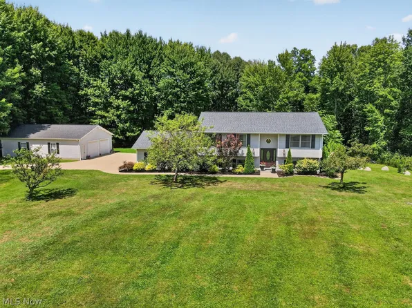 10080 Edwards Ln, Chagrin Falls, OH 44023
