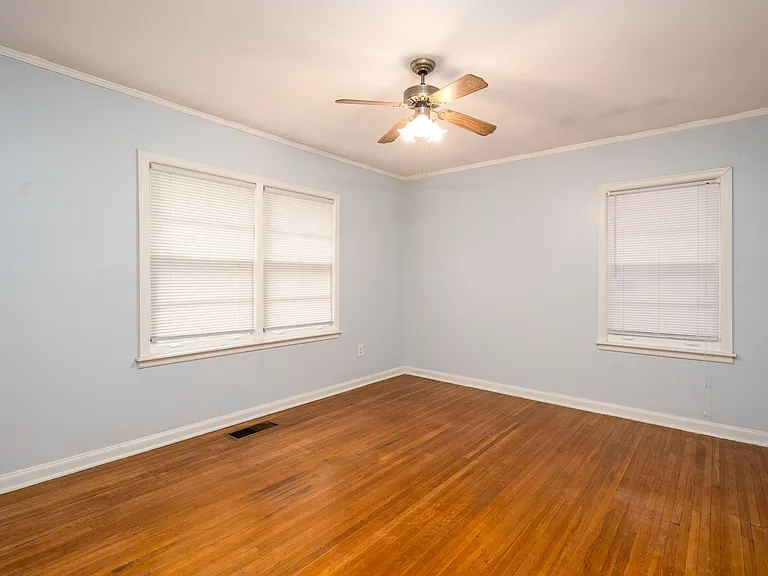 4586 Amboy Rd — Photo 16