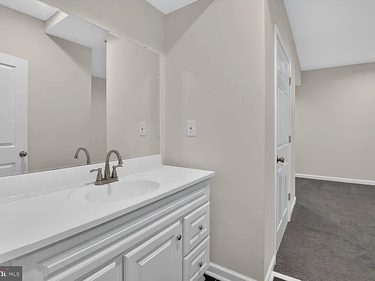 13828 Travilah Rd — Photo 46
