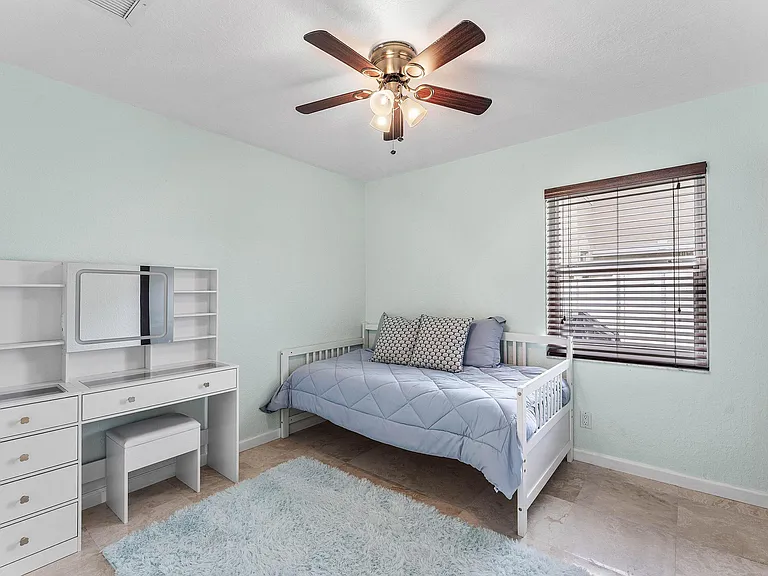 7076 Middlebury Dr — Photo 12