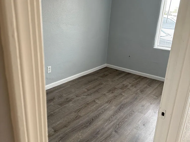 328 Rhode Island St NE — Photo 8