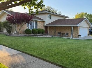 2530 James Dr, Dyer, IN 46311