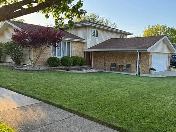 2530 James Dr, Dyer, IN 46311