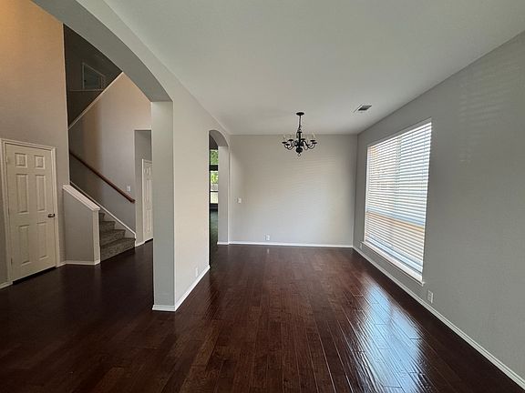 3rd image of 2612 Travis Dr