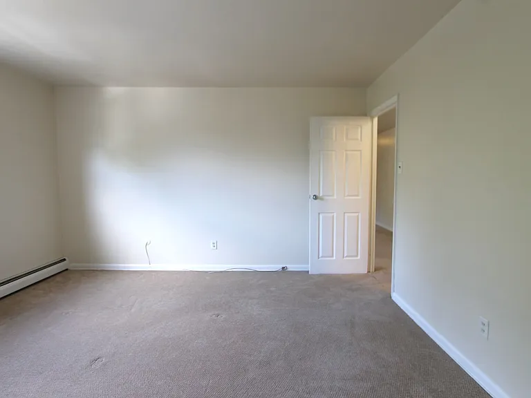 West Walnut Lane Apartments — Photo 15