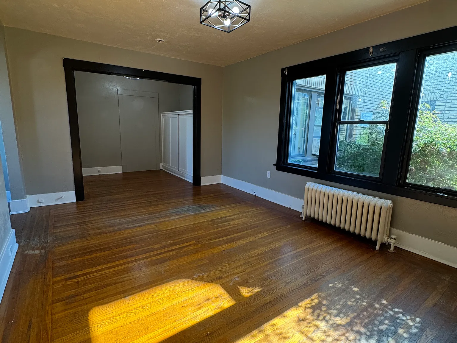 Broadway - 2812 - (Units E - H) — Photo 2