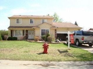 7393 Oak Tree Dr, West Bloomfield, MI 48322