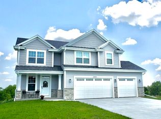 N8006 Preserve Park Dr, Ixonia, WI 53036