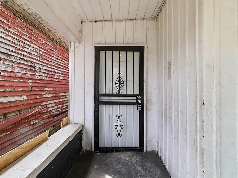 2324 Magazine St — Photo 5
