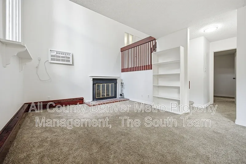 3 bed, 2.0 bath, 1309 sqft, $2,435 — Photo 2