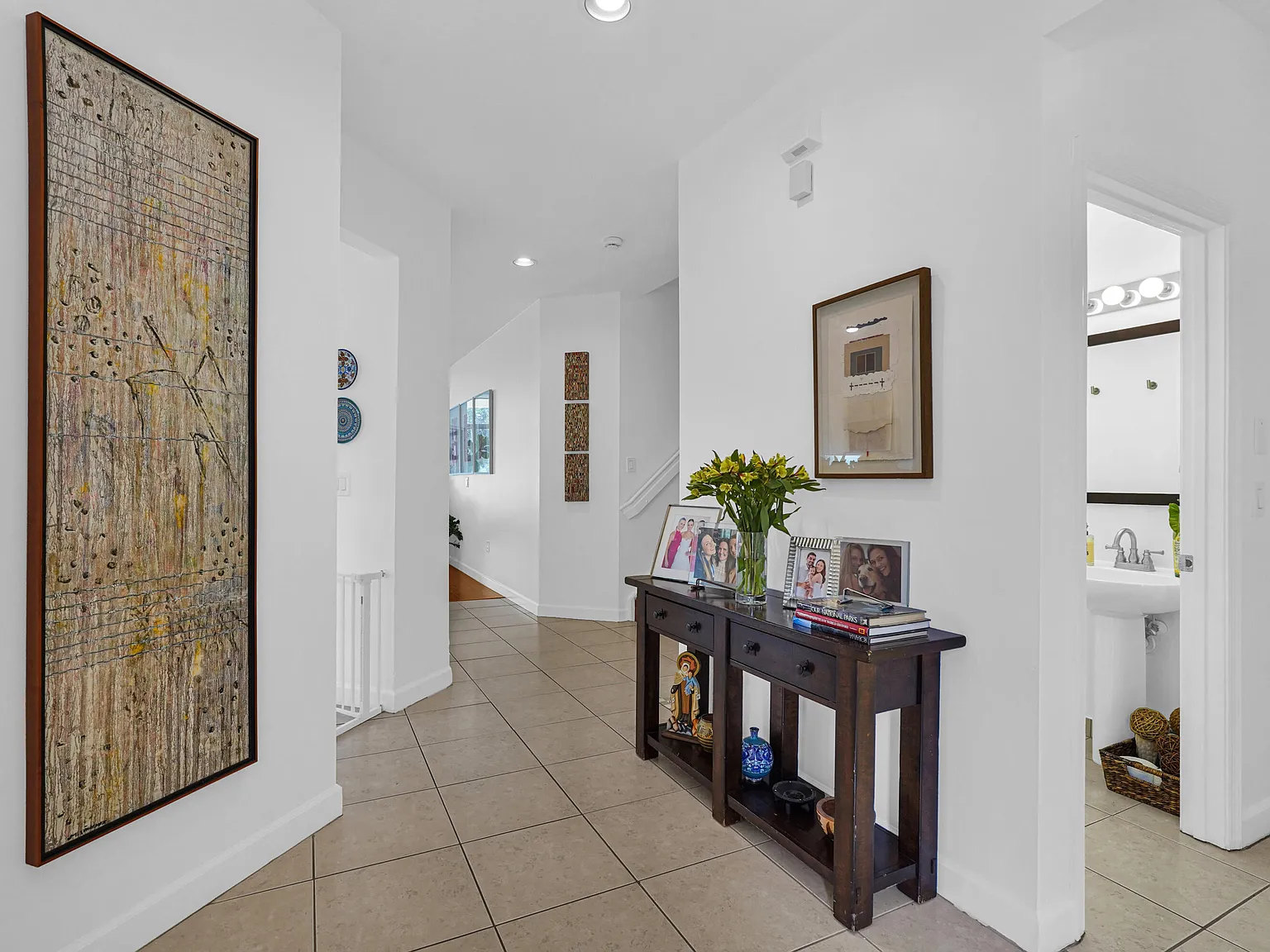 3 bed, 3.5 bath, 2477 sqft, $4,500 — Photo 3
