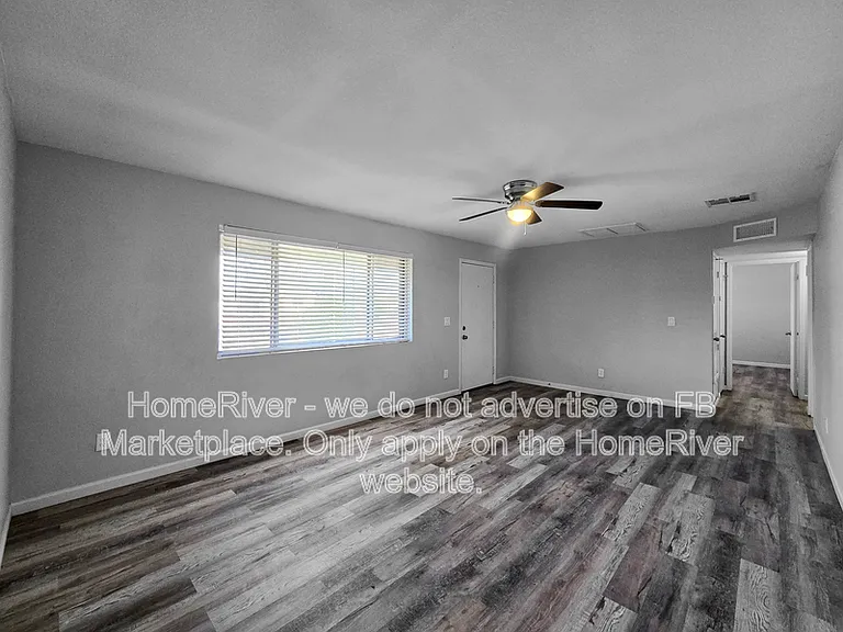 512 S 75th Pl — Photo 4