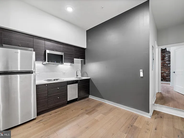 257 N 3rd St #1 — Photo 4