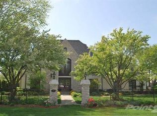 1258 Meadows Rd, Geneva, IL 60134