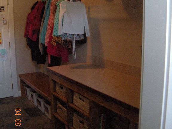 laundry room w/storage