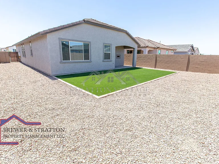 2226 E Kelly Dr — Photo 39