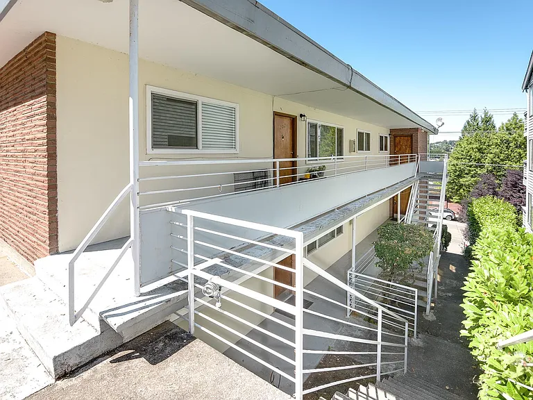 653 W Nickerson St #201 — Photo 14