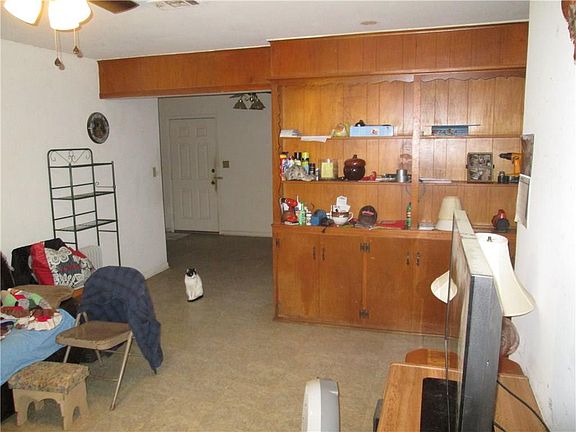 2nd image of 203 Lynn St