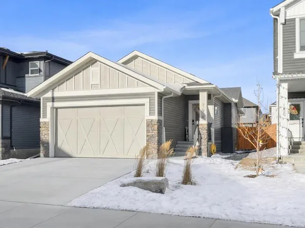 196 S Emberside Holw, Cochrane, AB T4C 2L6