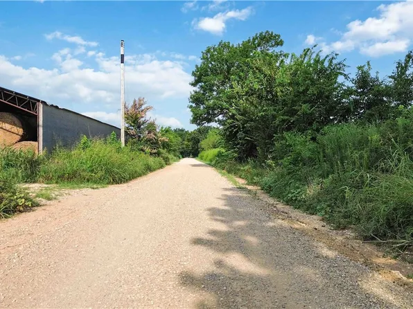 22049 E Young Rd, Summers, AR 72769