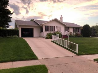 1028 E Highland Acres Rd, Bismarck, ND 58501