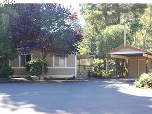 1445 Village Pines Ct, Coos Bay, OR 97420