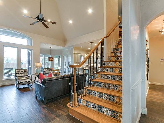 4th image of 8907 Legends Ln