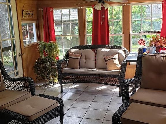 3rd image of 411 Knollwood Dr