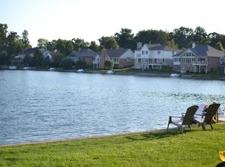 1610 Mackwood Rd, Rochester Hills, MI 48307