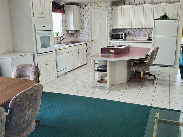 1252 Las Brisas Ln