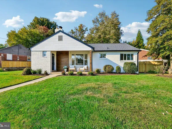 5001 Cushing Dr, Kensington, MD 20895