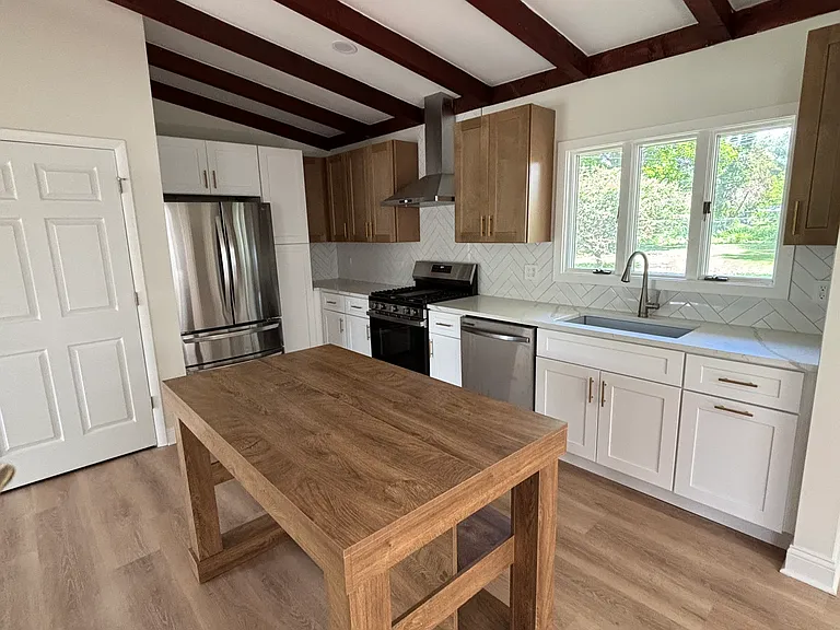 4147 Northcott Ave — Photo 3