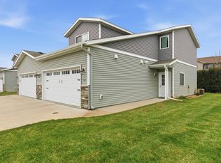 521 Faith Ln, Saint Joseph, MN 56374