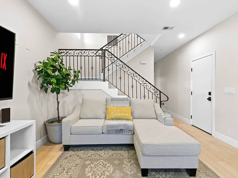 5051 Savannah St — Photo 10