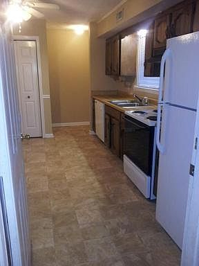 3rd image of 2553 Carriage Dr Unit B
