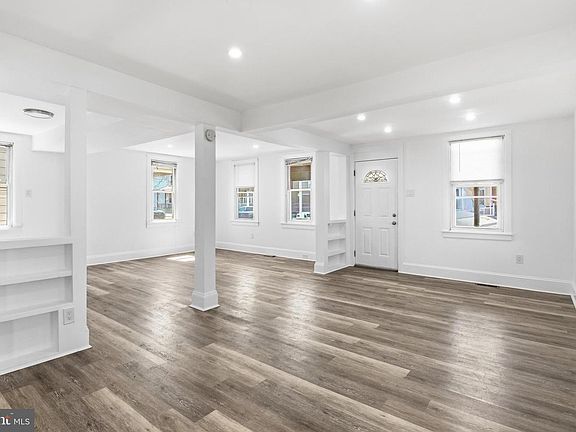 4th image of 586 Baltimore St