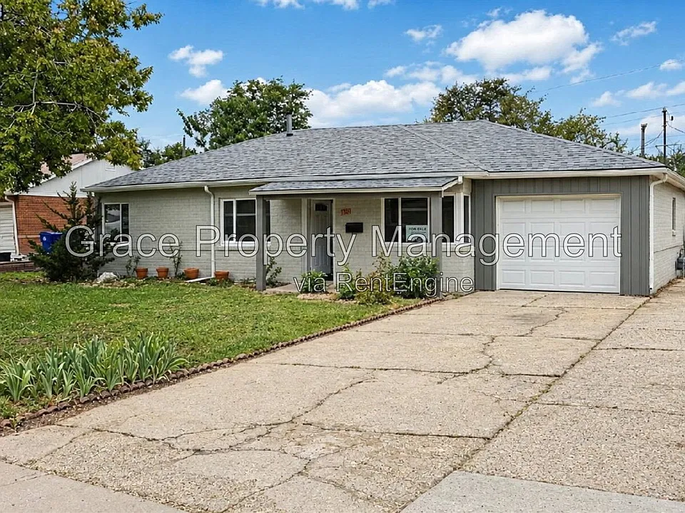 1187 Quentin St
