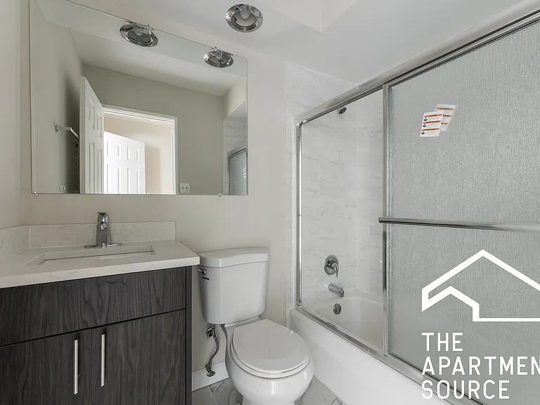 5917 N Kenmore Ave #426 — Photo 5