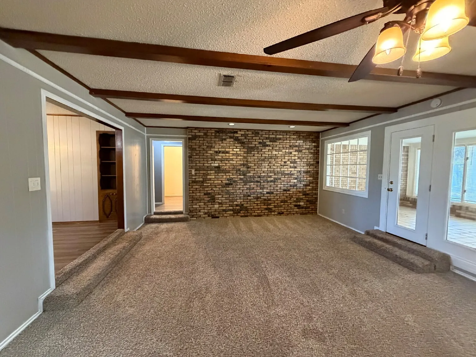 3 bed, 2.0 bath, 2120 sqft, $1,695 — Photo 4