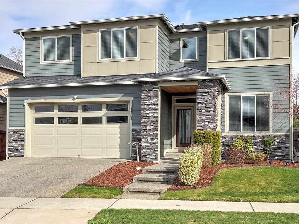 Exquisite living awaits at this impressive home in the coveted Bridges community!>