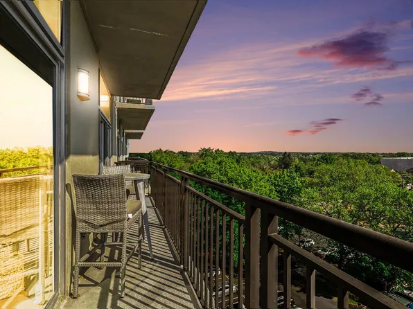 140 W Franklin St Unit 611, Chapel Hill, NC 27516