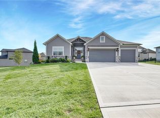 1433 Woodland Rd, Greenwood, MO 64034