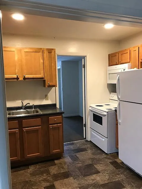 3 bed, $3,300 — Photo 2