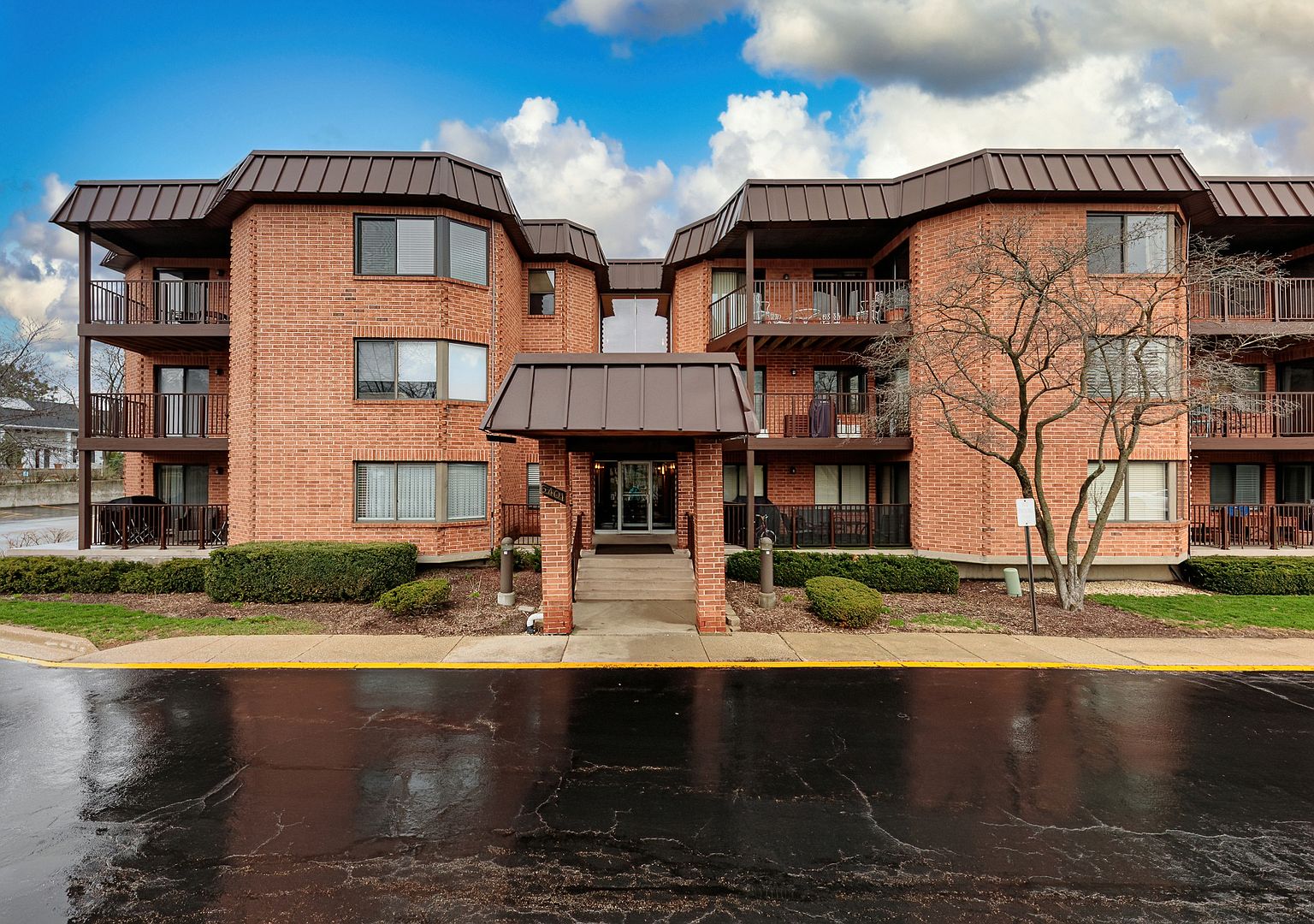 6401 Clarendon Hills Rd APT 214, Willowbrook, IL 60527 | Zillow